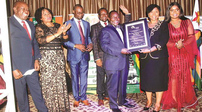 Excellence awards for top officials