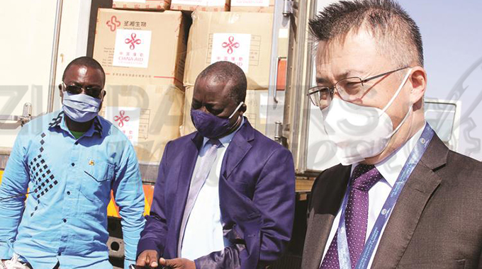 Zim receives 30 000 PCR testing kits