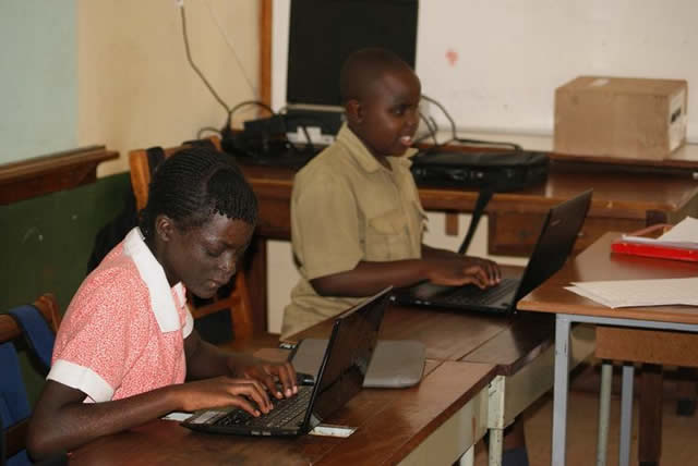 Trust Mutekwa takes Giles Special School students through mbira keys