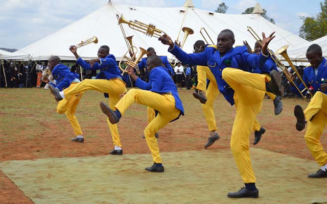 Independent churches: Worshipping the African way