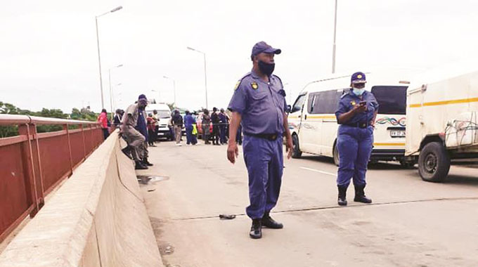 Omalayitsha turned back at border