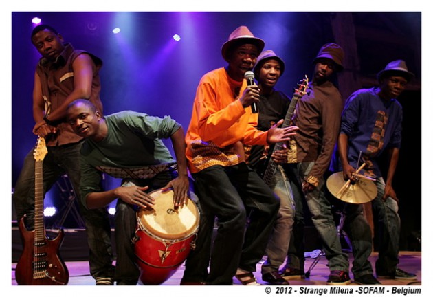 Mokoomba on stage