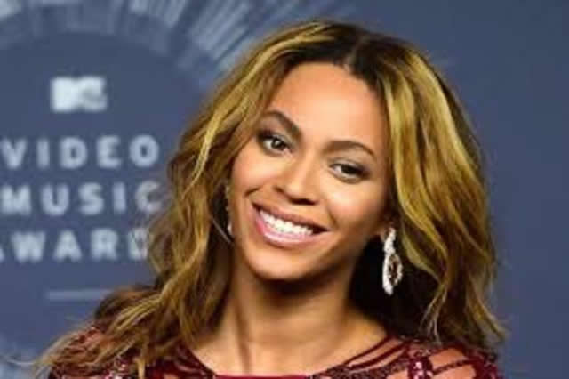 Beyonce flaunts it at BET