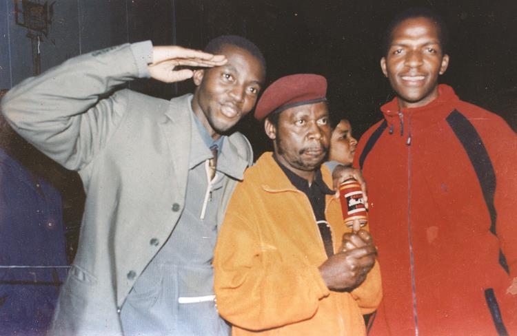 Cde Chinx flanked by Zimpapers journalists Robert Mukondiwa (left) and Godwin Muzari in 2004