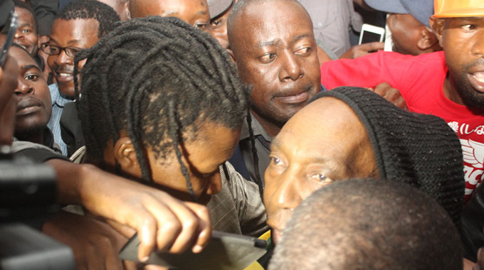 Thomas Mapfumo receives grand welcome