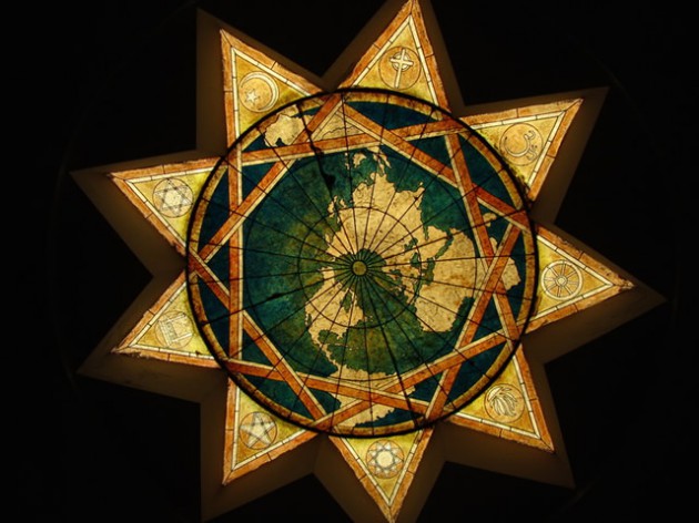 An image of the Baha’i star, with the symbols of the world’s major faiths represented within it