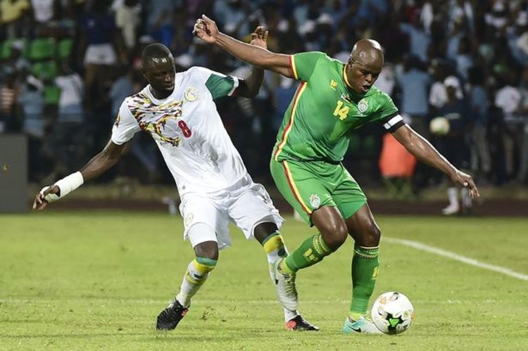 BATTLE ROYALE . . . Zimbabwe captain Willard Katsande (right) is shadowed by his Senegalese counterpart Cheikhou Kouyate during their 2017 Nations Cup finals Group B match in Franceville on Thursday night. — AFP