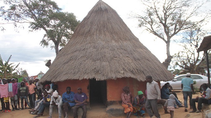 Vakatiza mumba . . .