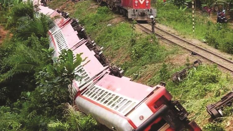 The wreckage of the Doula-bound train crashed on Friday, killing more than 70 passemgers and injuring over 600 . — Reuters