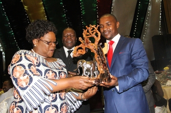 Take it easy, VP Mujuru advises Mutasa