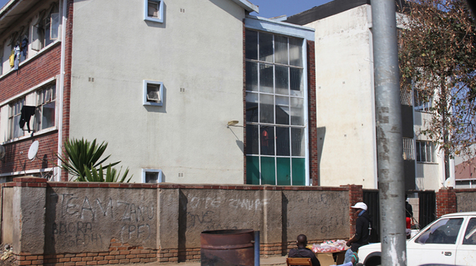 Criminals take over city building