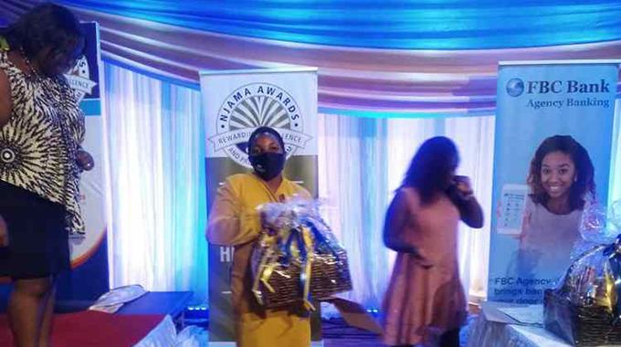 Chimuka atora mumwe mubairo