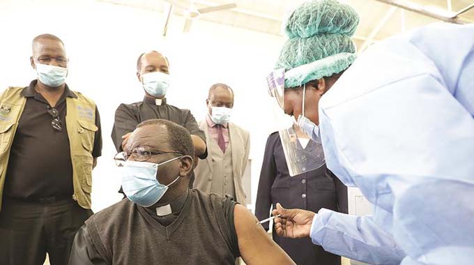 Covid-19: More church leaders take vaccine