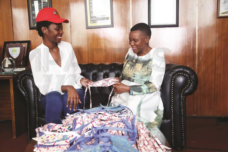Firm donates masks to Herald scribes