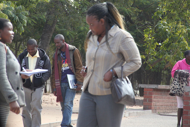 chikomba chonamira pamukadzi wemunhu