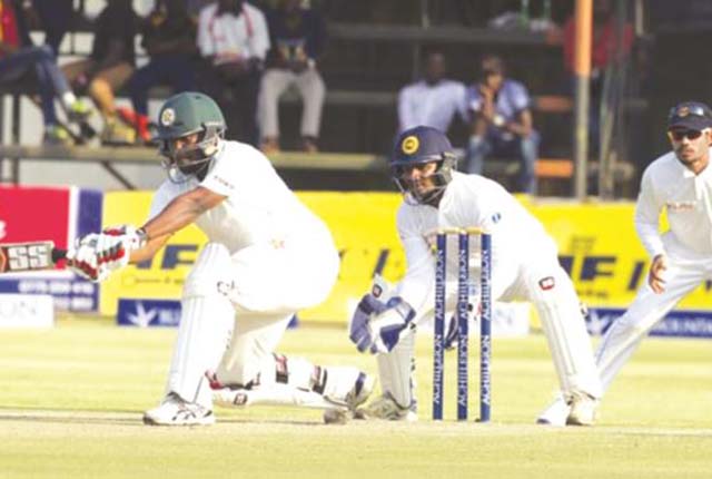 Mawoyo leads Zim comeback