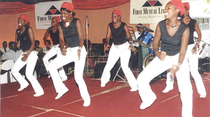 How dance troupes fizzled out
