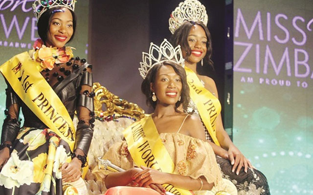 Miss World Zimbabwe 2017 Chiedza Mhosva flanked by her first princess Evelyn Njelela and her second princess Kundai Claire Somerai