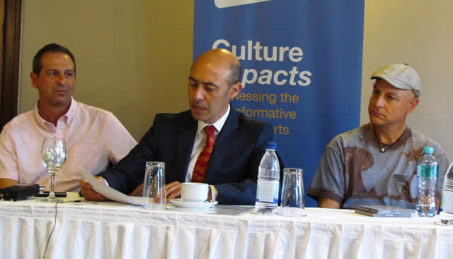 Ambassador Enrico flanked by two Italian musicians at the press conference