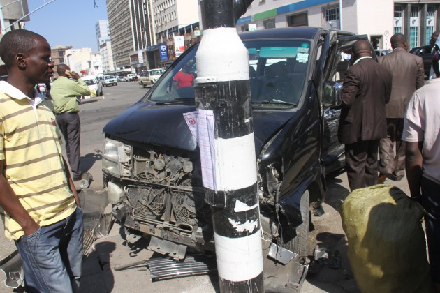 Accident along Nelson Mandela and Second street which which invovled  three vehicles after a Quantum crosseda red robot_0681 (7)