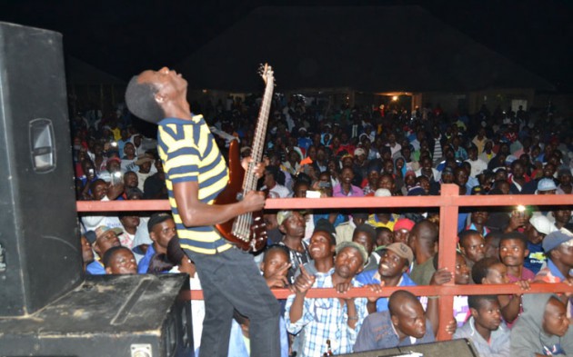 Alick Macheso performs at Pagomba Cafe in Beitbridge over the weekend