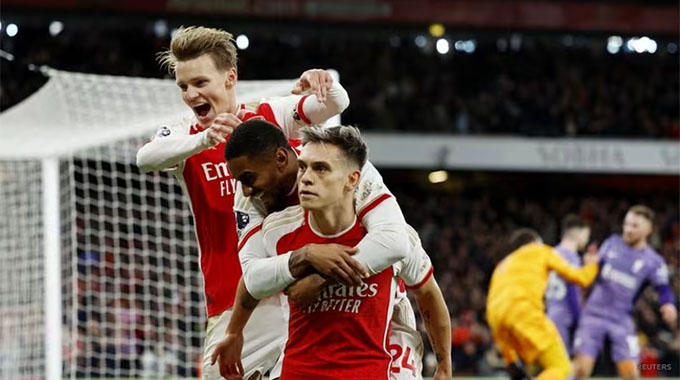Arsenal close in on Liverpool