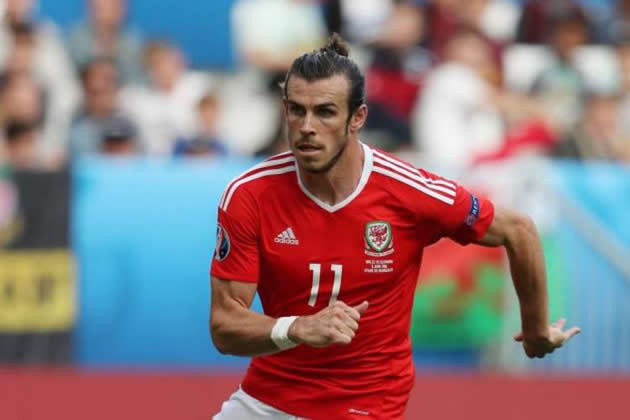 Wales superstar battles Ronaldo