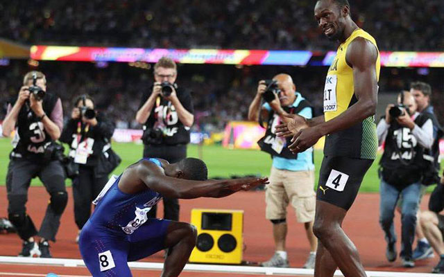THE KING AND I . . . Despite clinching gold in the men’s 100m final at the World Athletics Championships in London on Saturday night, Justin Gatlin (left) bows at the feet of Usain Bolt.