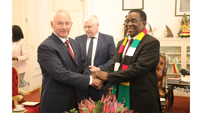 President meets special Belarus delegation