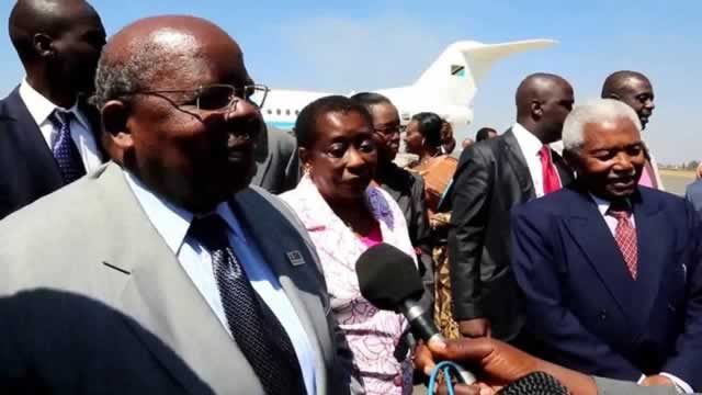 Former presidents of Tanzania Benjamin Mkapa (left) and Ali Hassan Mwinyi (right) arrive at the Harare International Airport for President Mugabe’s inauguration in August