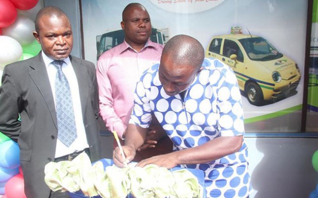 Blessing Shumba signs the deal with Ring Driving School