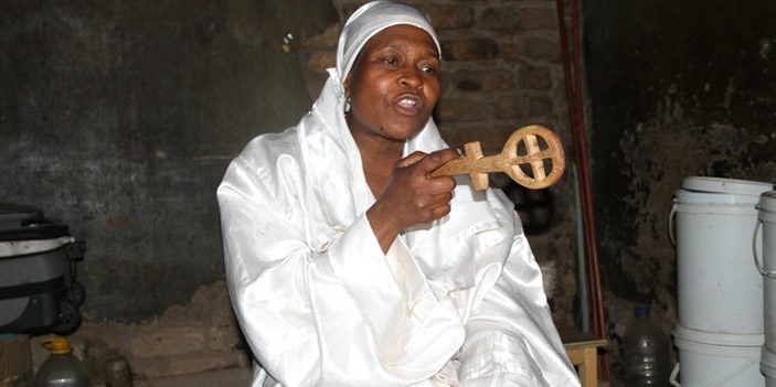 Ane mweya mitatu . . .