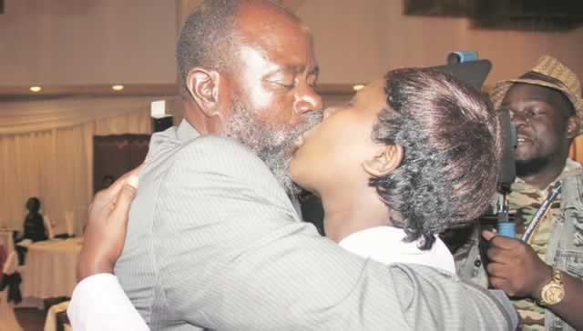 Chinoz wins kissing contest