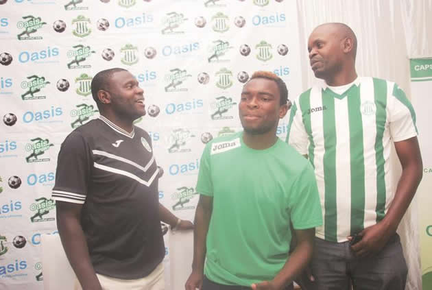 HAPPY GREEN FAMILY . . . CAPS United coach Lloyd Chitembwe (left) chats with his assistant Mark Mathe (right) in the company of club captain Moses Muchenje just before their Press conference in Harare yesterday. — (Picture by Tawanda Bote of H-Metro)