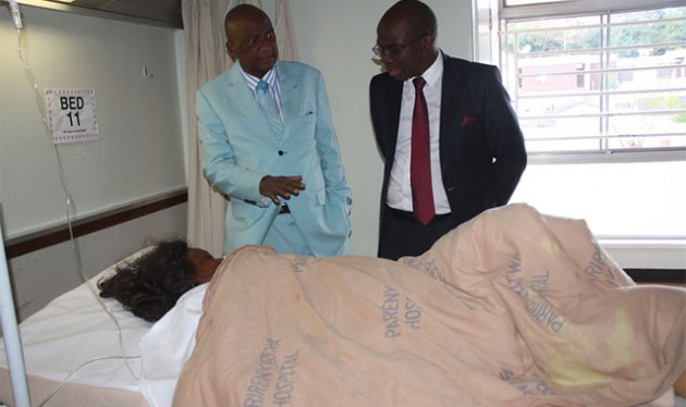 GET WELL SOON . . . Sport and Recreation Minister Makhosini Hlongwane (right) and National Football Association of Zimbabwe president Philip Chiyangwa visit injured Dynamos fan Patience Marufu at Parirenyatwa Hospital yesterday