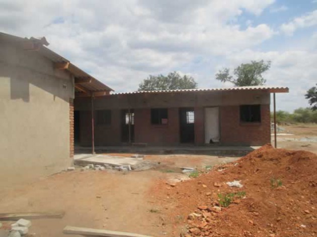 A clinic being built by Zimbabwe NA artisans with funding from National Aids Council takes shape at Nuanetsi Ranch