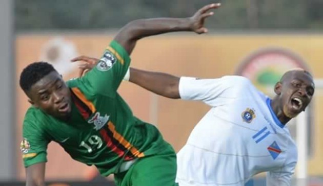 Democratic Republic of the Congo Yannick Bolasie (right) vies with Zambia’s Nathan Sinkala during the 2015 African Cup of Nations Group B football match  in Ebebiyin yesterday. — AFP/Getty Images