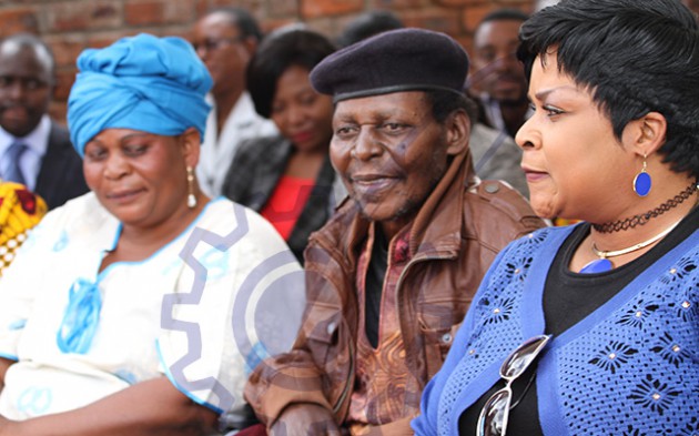 Cde Chinx flanked by his wives Patricia and Ntombizodwa