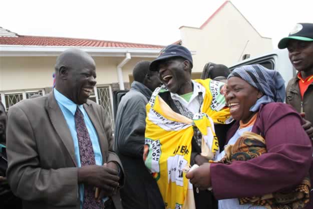Cde Oliver Mandipaka shares a lighter moment with his chief elections officer Cde Emilda Gondo and campaign manager Cde Saul Nzuma in Buhera.