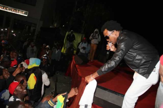 Charly Black greets his fans during the show at Longcheng Plaza on Saturday. — (See more pictures on Page E3)