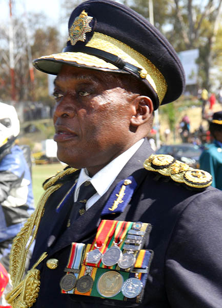 Police sued for $600 000