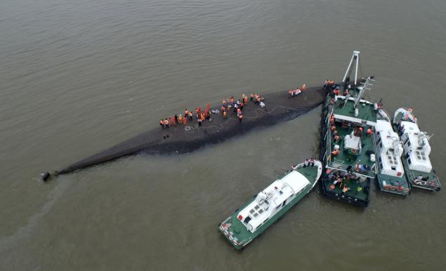 Chinese ship kills 458 on board