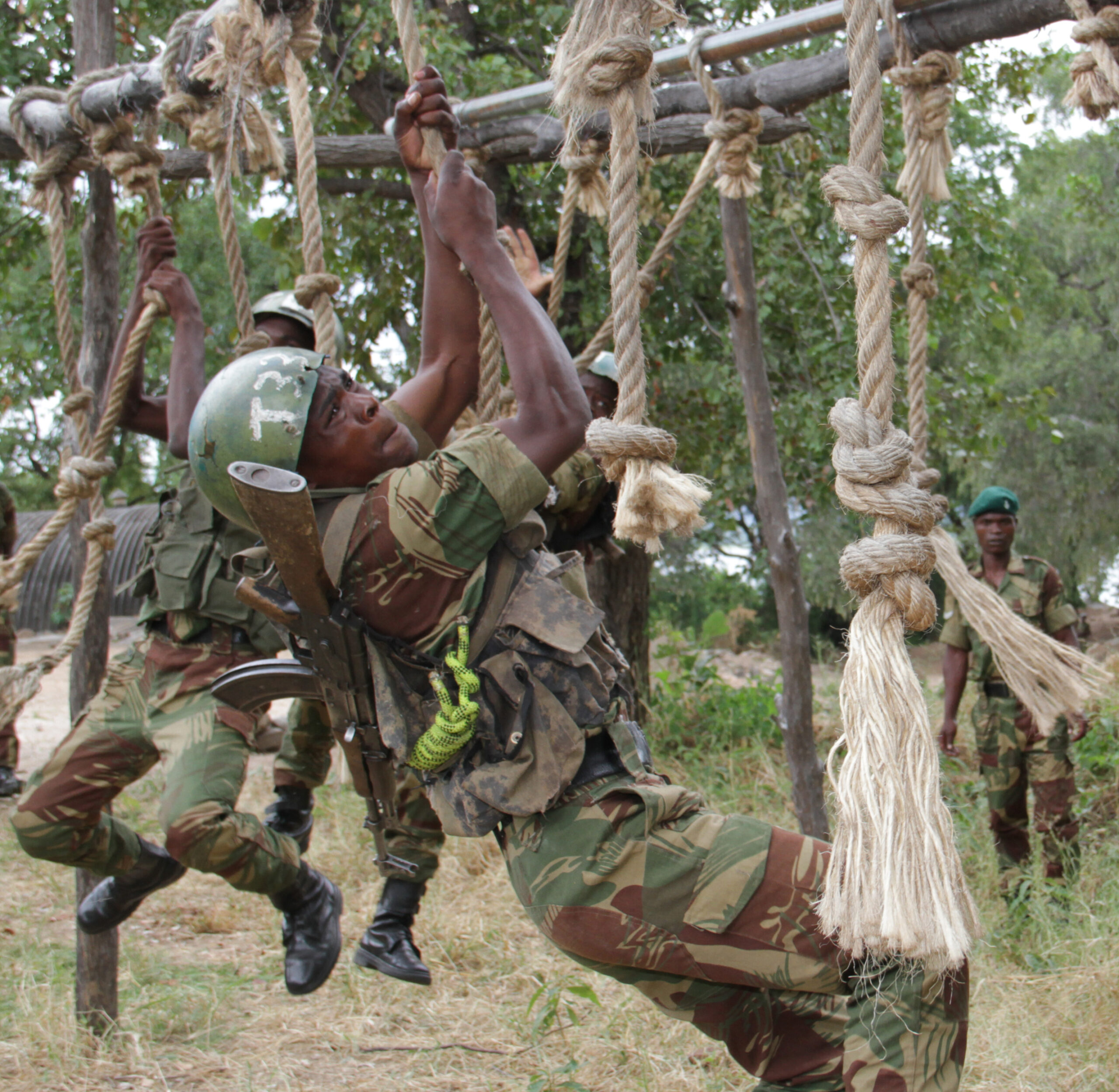 Commandos graduate
