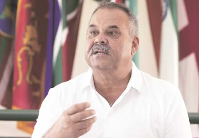 Alcoholic dumps Zim out of WC