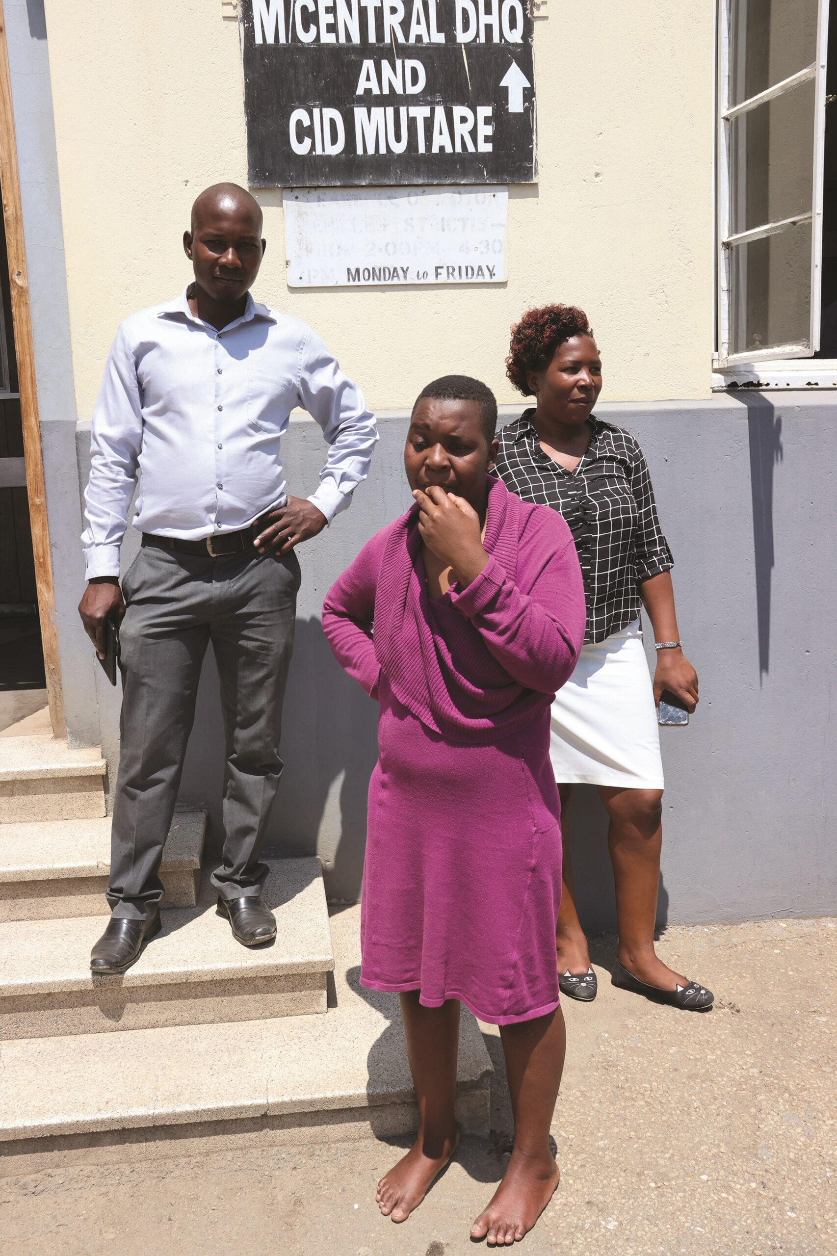 Detective Constable Nester Nyambuya and Detective Constable Robert Chamunorwa with Rumbi Nyamurowa (centre) who stole a baby with the intension of convincing her husband that she had conceived