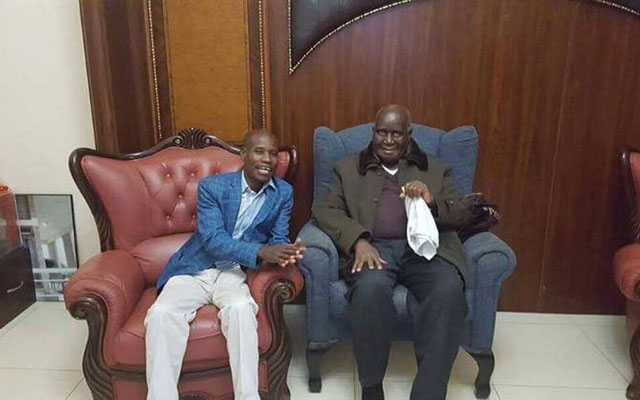 Dominic Benhura share lighter moments with former Zambian president Kenneth Kaunda