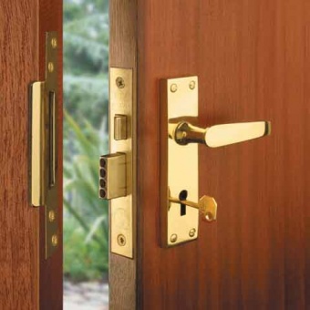 Two counterfeit lock traders off the hook