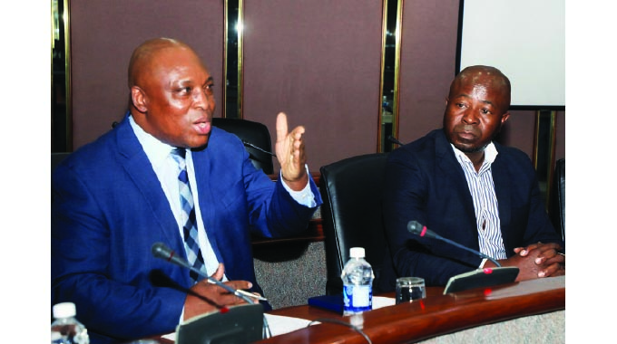 Retailers pledge to address change shortages