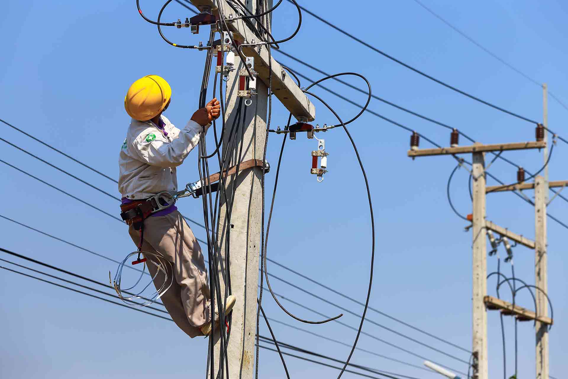 Contractors cash in on connection demand