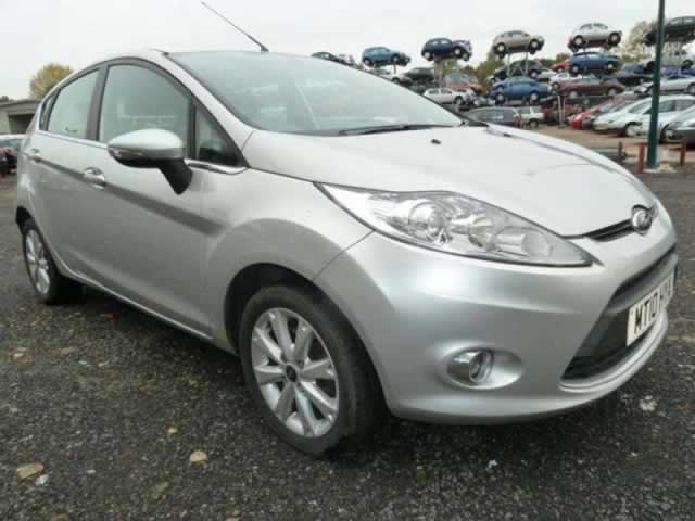 The Ford Fiesta 1,4 petrol is the perfect girly car or a first car for a young executive who understands fashion since its the perfect fashion accessory